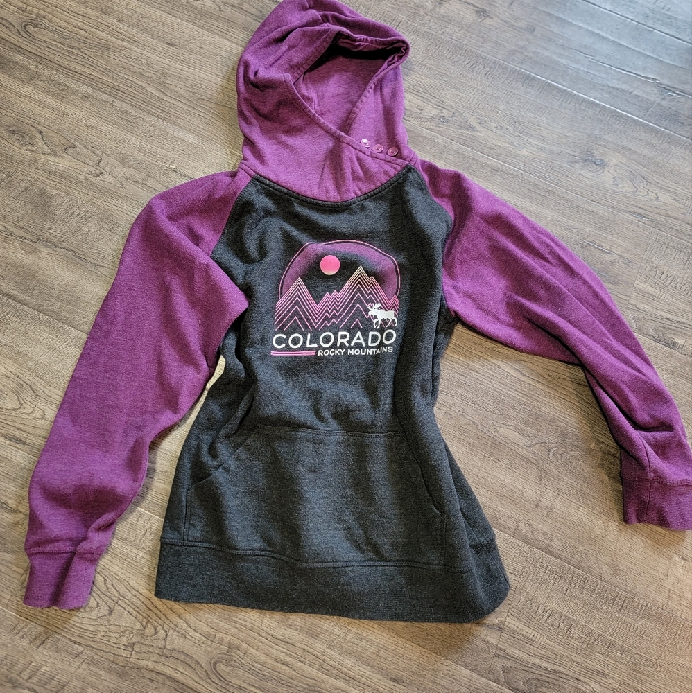 Colorado Hoodie with button details